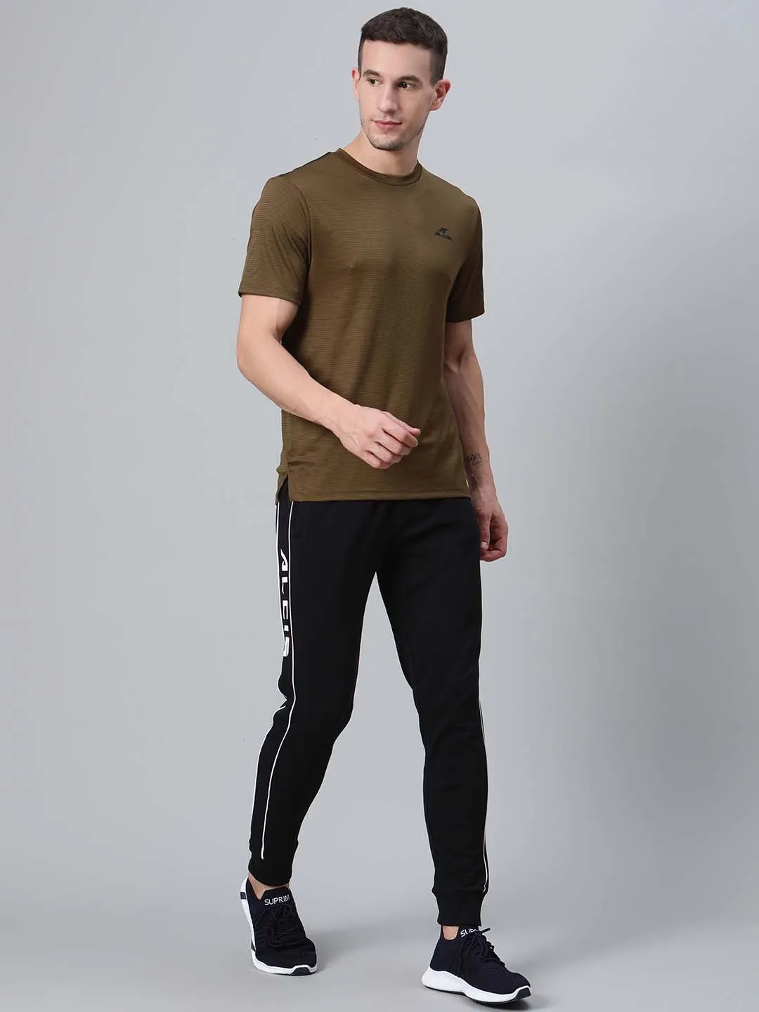 Alcis Men Olive Green Self Checked Round Neck Training T-shirt