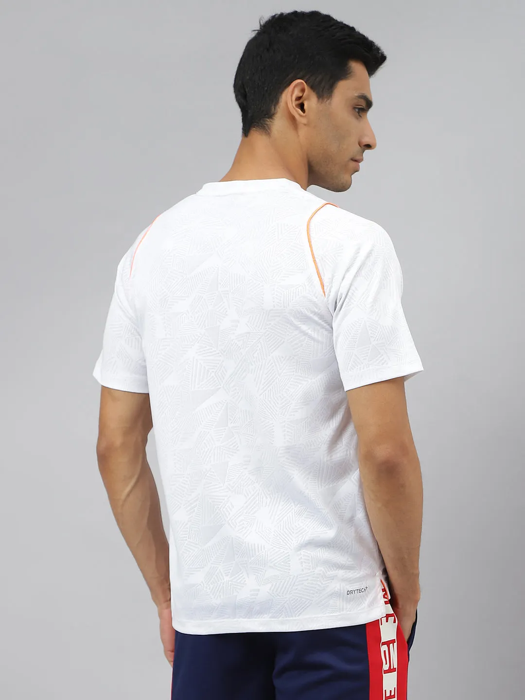 Alcis Men White Jacquard Mesh Anti-Static Slim-Fit Round Neck Training T-Shirt