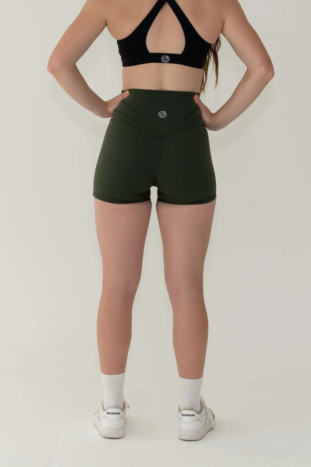 Born to Sirve shorts in Green