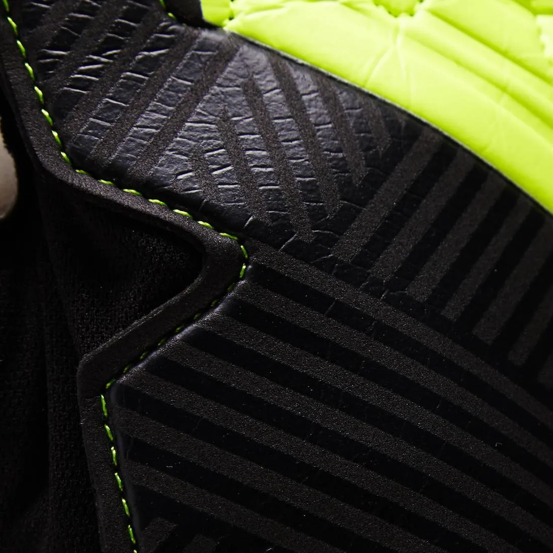 F100 Kids' Football Goalkeeper Gloves - Black/Yellow