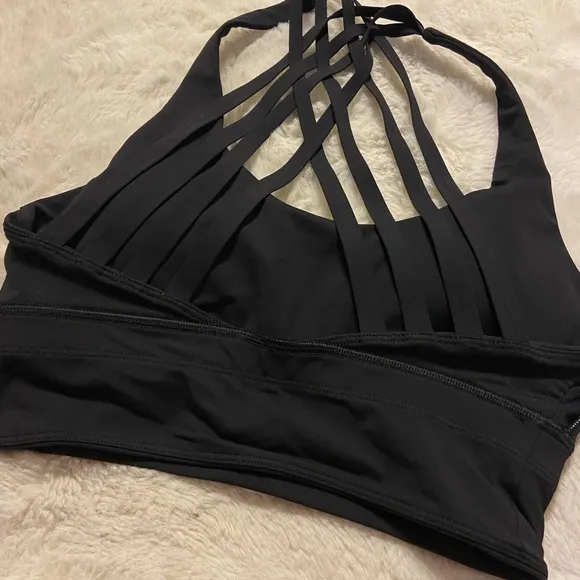 Like new LuluLemon Free to be moved black padded sports bra size 4