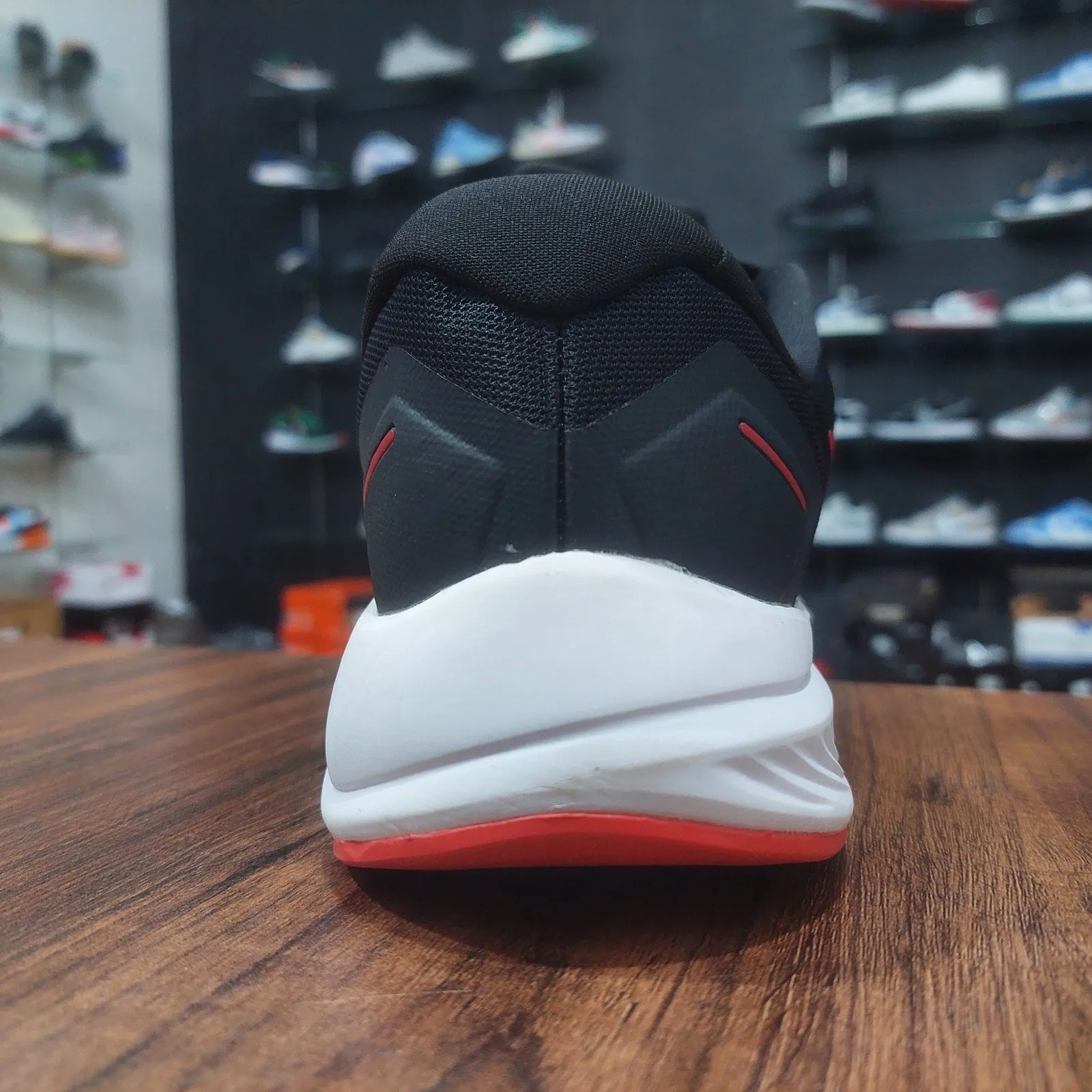 NK Zoom Structure 23 Red Black