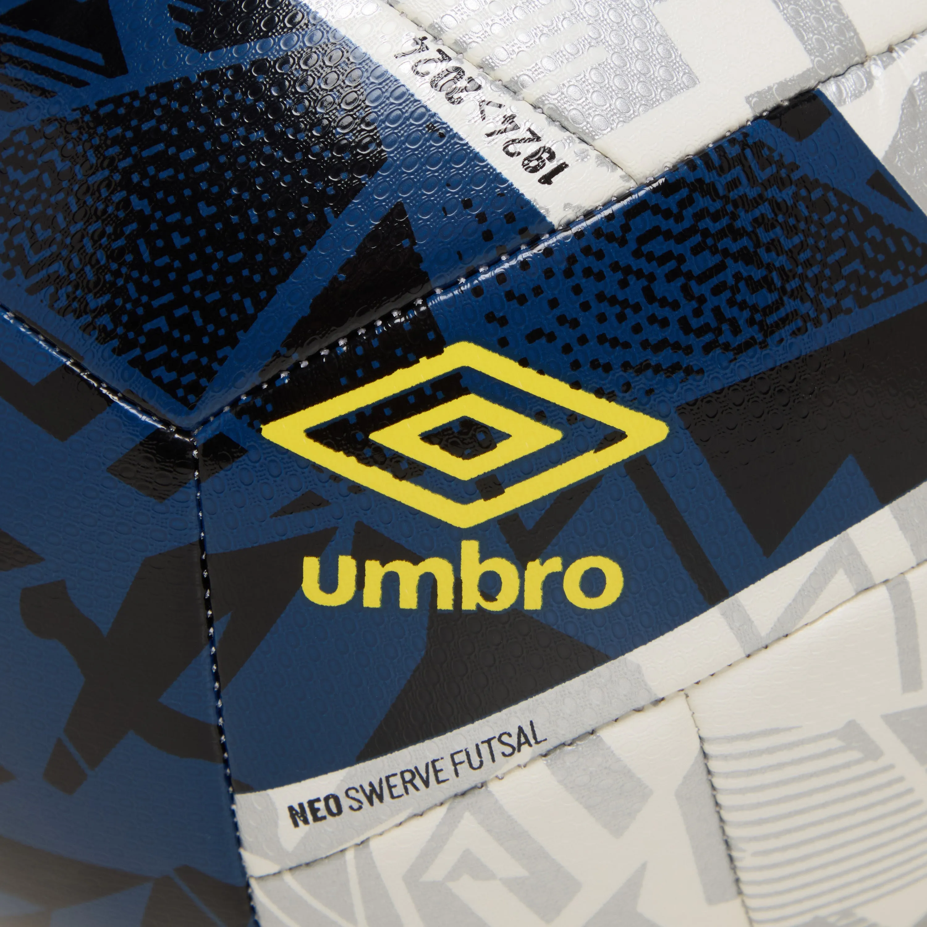 UMBRO Neo Swerve [FIFA Basic]