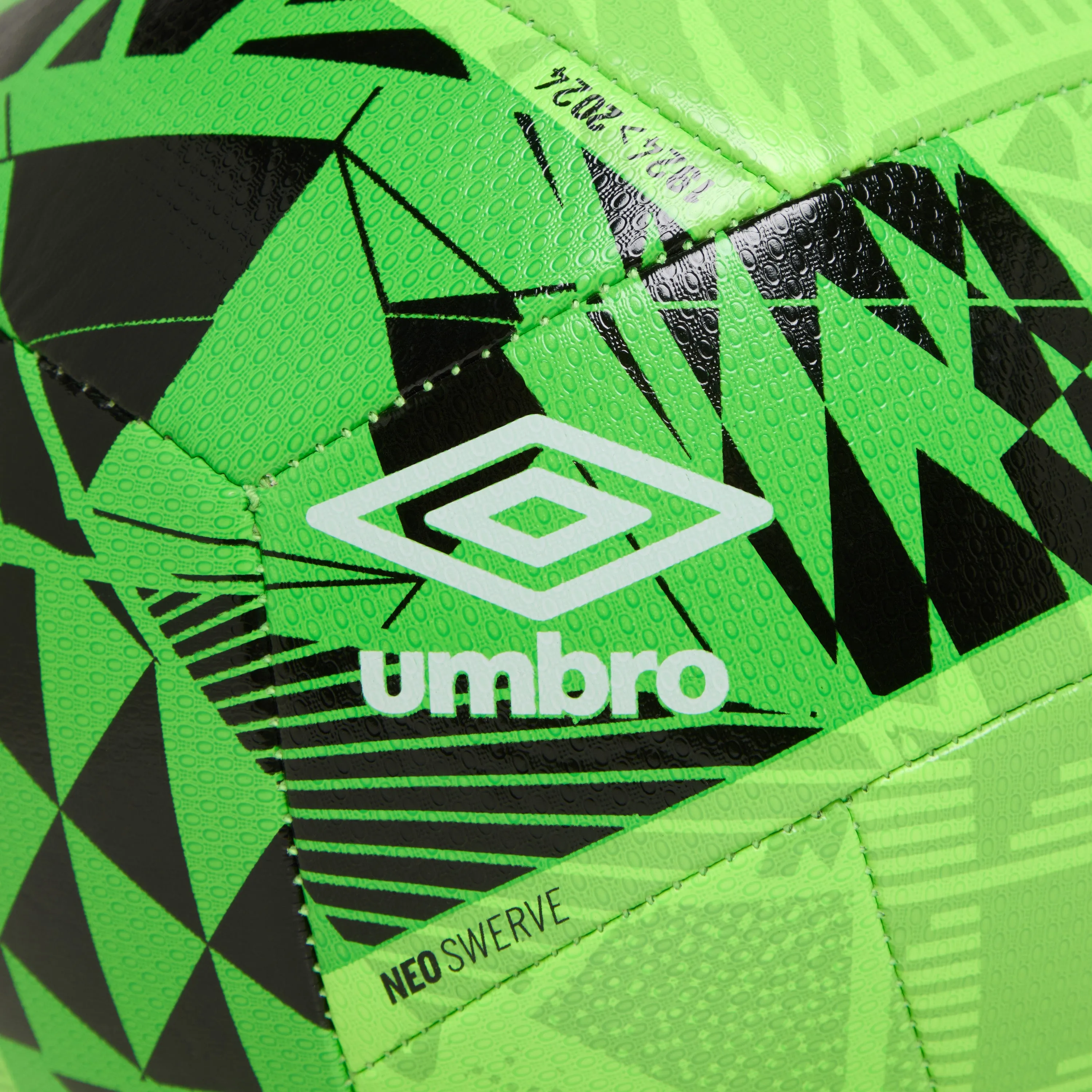 UMBRO Neo Swerve [FIFA Basic]