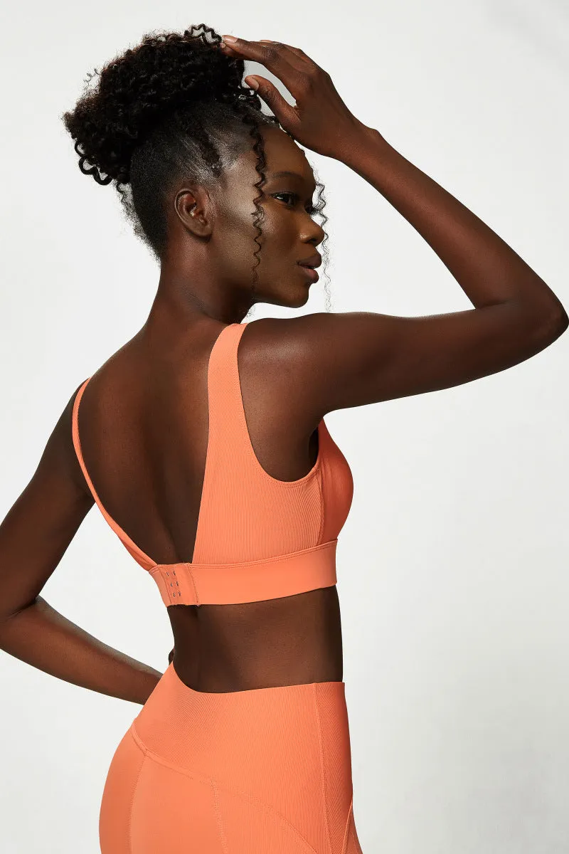 Women’s Workout Wear: Wholesome Yoga Clothing Suits for Nude Fitness